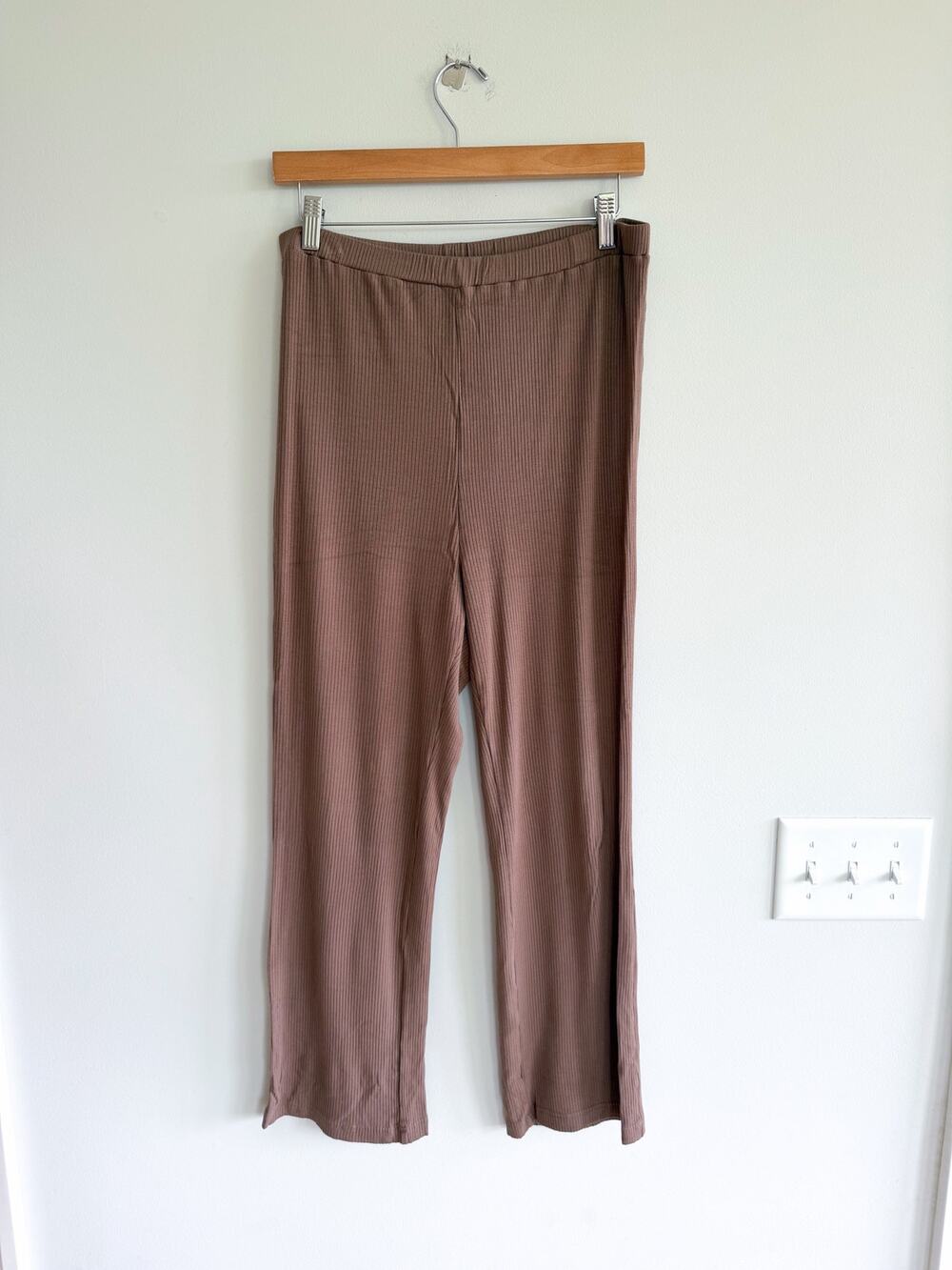 LÉGEO Heritage Celeste Wide Leg Pull On Ribbed Maternity Pants Brown 1